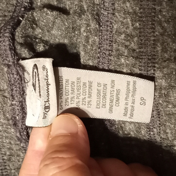 Shorts - Picture 2 of 3